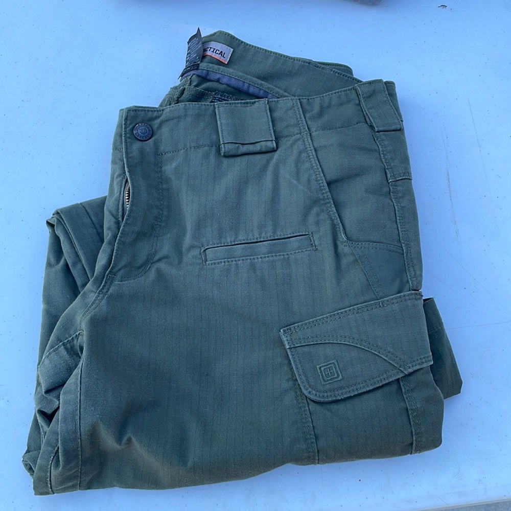5.11 women’s Stryke pants in military green size 12.